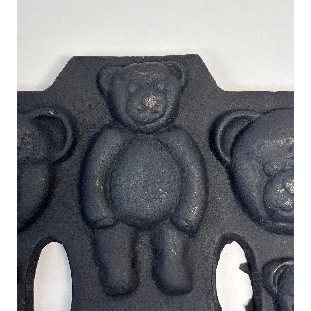Vintage Cast Iron Teddy Bear Muffin Cookie Candy Mold 1980s 6‎ Bears 9 1/2